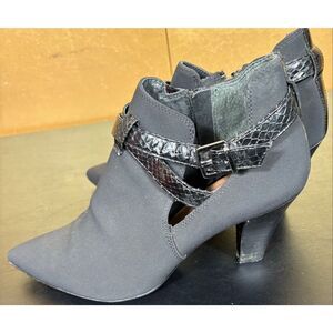 Donald J Pliner Tamy pointed toe croc embossed Strap Ankle Boots Buckle size 81/